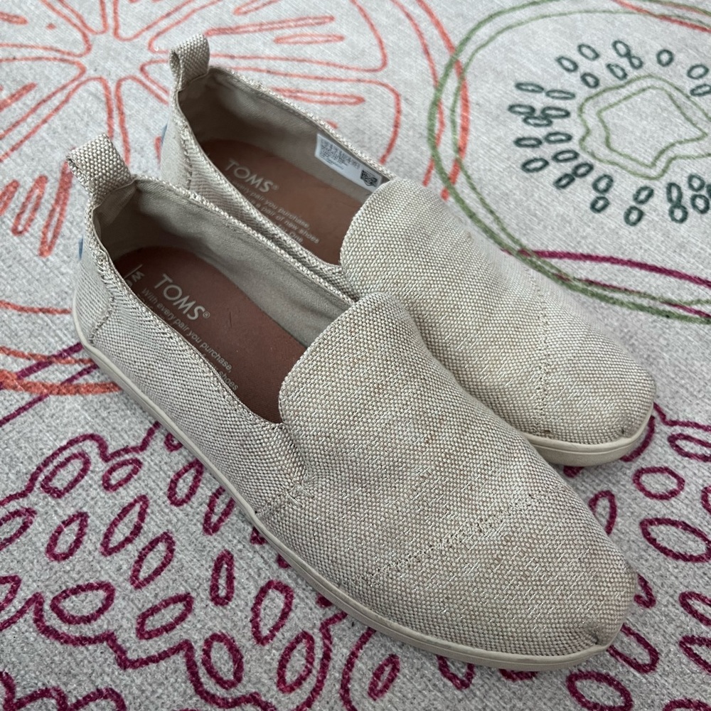 Womens Toms canvas shoes Size 6
